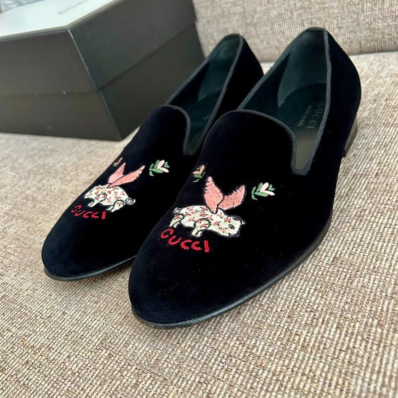 Gucci Loafers - Velvet Embroidered Flying Pig in Black - Size 9